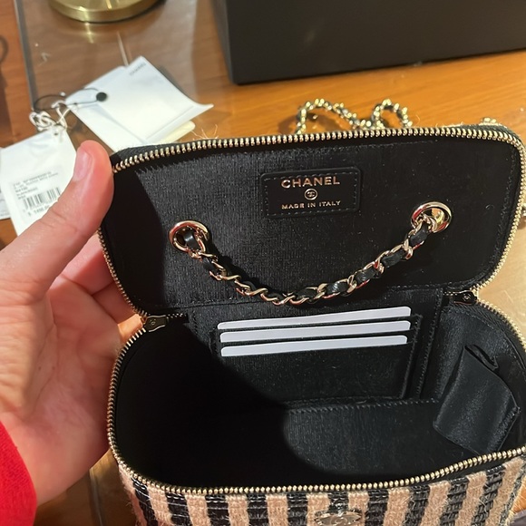 Chanel tote - Picture 2 of 9